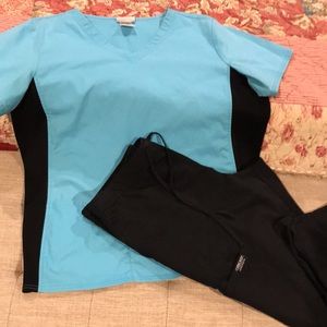 Scrub outfit. XL top. Bottoms are Cherokee and are petites.